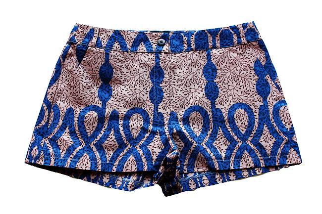 Taye-african-print-brown-and-blue-shorts-Afrykanskie-szorty-moda-polsce-front