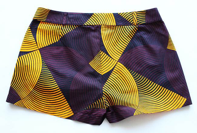 Taye-african-print-shorts-Afrykanskie-szorty-moda-polsce-yellow-and-burgundy-back